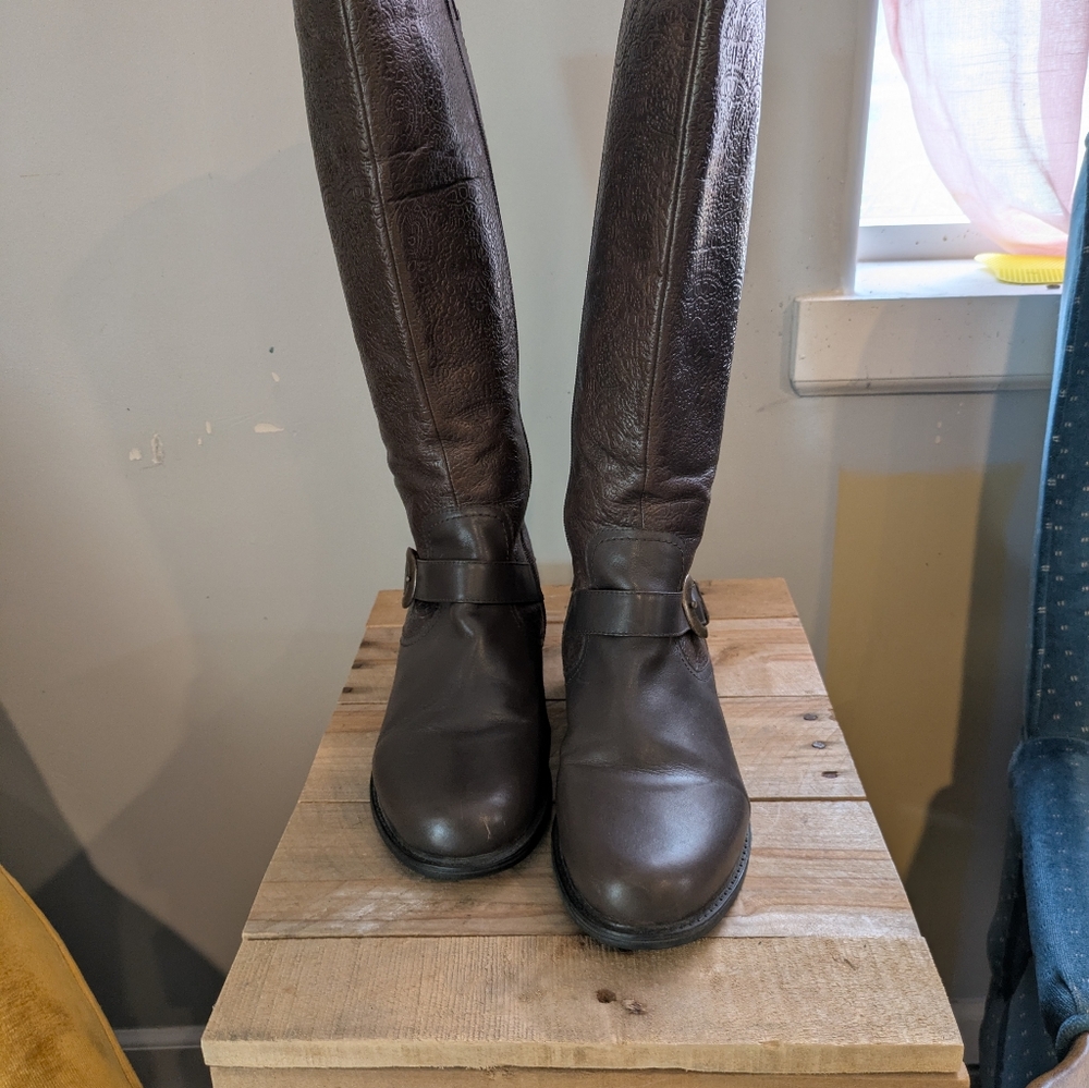 David Tate Brown Embossed Leather Knee-High Heeled Boots - Picture 2 of 8